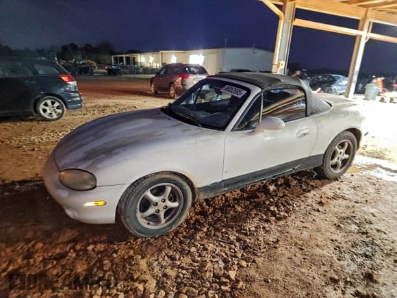 ✅ 2000 Mazda MX-5 Miata • VIN: JM1NB3531Y0150165 • Лот: 96052695. Опубликован ранее на Copart с пробегом 232 433 миль. Бесплатный доступ к архиву аукционных продаж из США и подробный отчёт об истории автомобиля на DreamBid. Изображение 1.