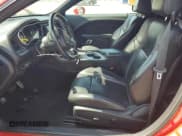 ✅ 2015 Dodge Challenger SXT Plus • VIN: 2C3CDZBG7FH710585 • Lot: 70525174. Wystawiony na Copart z przebiegiem 138 124 mil. Bezpłatny archiwum sprzedaży aukcyjnych z USA i szczegółowy raport historii pojazdu na DreamBid. Zdjęcie 7.