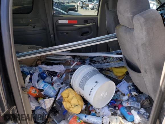 ✅ 2004 Chevrolet Suburban LS • VIN: 1GNEC16T04J219522 • Лот: 47453025. Опубликован ранее на Copart с пробегом Не указан. Бесплатный доступ к архиву аукционных продаж из США и подробный отчёт об истории автомобиля на DreamBid. Изображение 11.