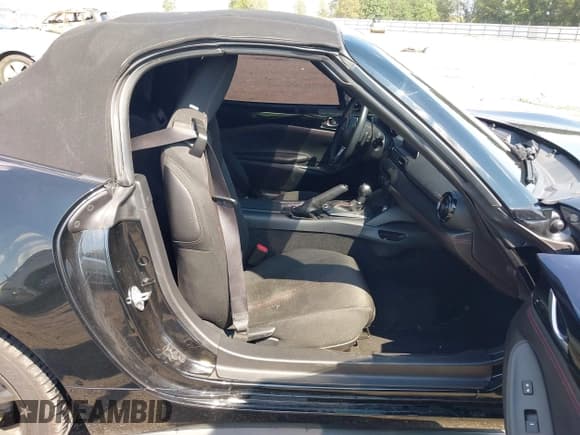 ✅ 2016 Mazda MX-5 Miata Club • VIN: JM1NDAC78G0107526 • Lot: 43130799. Wystawiony na IAAI z przebiegiem 74 966 mil. Bezpłatny archiwum sprzedaży aukcyjnych z USA i szczegółowy raport historii pojazdu na DreamBid. Zdjęcie 5.