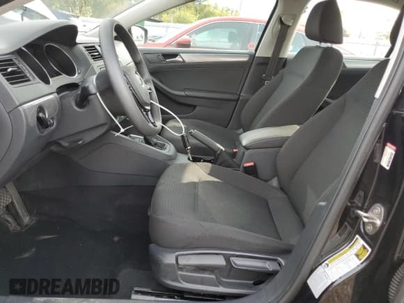 ✅ 2015 Volkswagen Jetta S • VIN: 3VW2K7AJ9FM323050 • Лот: 82098645. Опубликован ранее на Copart с пробегом 31 630 миль. Бесплатный доступ к архиву аукционных продаж из США и подробный отчёт об истории автомобиля на DreamBid. Изображение 7.