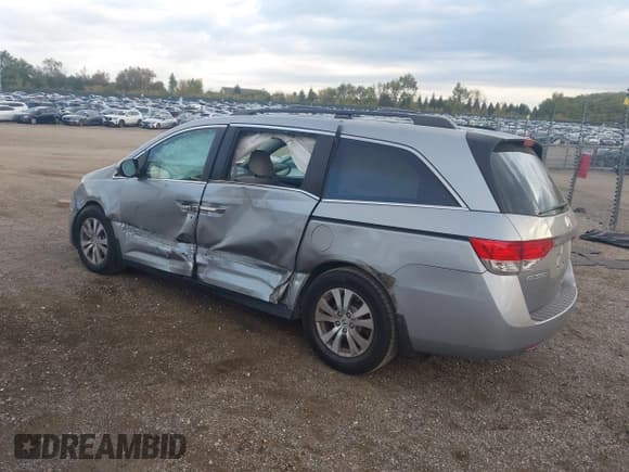 ✅ 2017 Honda Odyssey SE • VIN: 5FNRL5H38HB015238 • Lot: 43415369. Listed on IAAI with 147,845 mi. Free auction sales archive from the USA and detailed vehicle history report at DreamBid. Image 3.