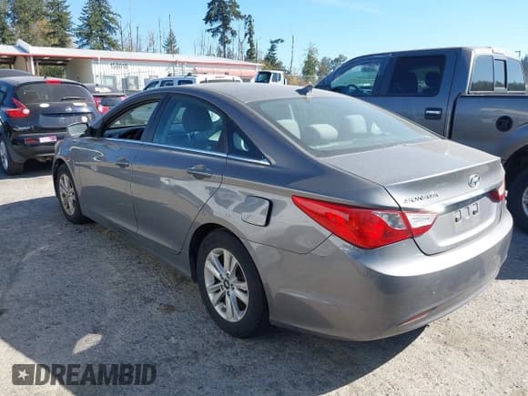 ✅ 2011 Hyundai Sonata GLS • VIN: 5NPEB4AC9BH228889 • Lot: 43284088. Listed on IAAI with 218,415 mi. Free auction sales archive from the USA and detailed vehicle history report at DreamBid. Image 3.