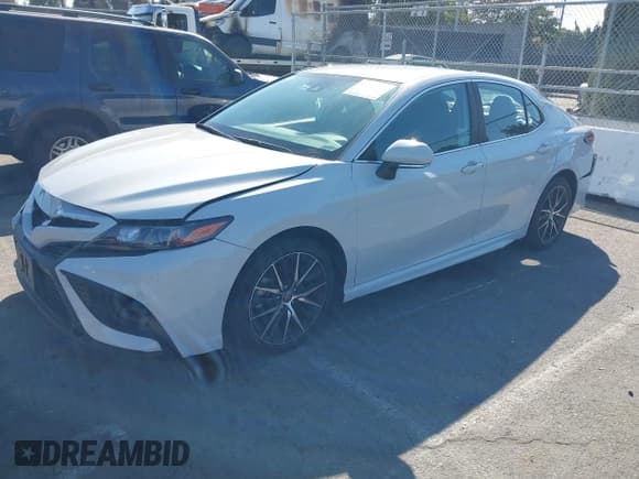 ✅ 2022 Toyota Camry SE • VIN: 4T1G11AK4NU033533 • Lot: 43401330. Listed on IAAI with 45,844 mi. Free auction sales archive from the USA and detailed vehicle history report at DreamBid. Image 2.
