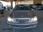 ✅ 2005 Mercedes-Benz C 320 • VIN: WDBRF64J65F672627 • Lot: 80581575. Wystawiony na Copart z przebiegiem 142 083 mil. Bezpłatny archiwum sprzedaży aukcyjnych z USA i szczegółowy raport historii pojazdu na DreamBid. Zdjęcie 5.