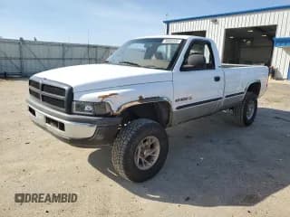 ✅ 1998 Dodge 1500 • VIN: 1B7HF16ZXWS570291 • Lot: 48802535. Wystawiony na Copart z przebiegiem 171 123 mil. Bezpłatny archiwum sprzedaży aukcyjnych z USA i szczegółowy raport historii pojazdu na DreamBid. Zdjęcie 1.