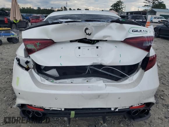 ✅ 2021 Alfa Romeo Giulia Quadrifoglio • VIN: ZARFAMEV6M7648559 • Lot: 60472794. Wystawiony na Copart z przebiegiem 22 622 mil. Bezpłatny archiwum sprzedaży aukcyjnych z USA i szczegółowy raport historii pojazdu na DreamBid. Zdjęcie 6.