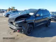 ✅ 2017 Jeep Cherokee Trailhawk L Plus • VIN: 1C4PJMBSXHW639609 • Lot: 43540970. Wystawiony na IAAI z przebiegiem 79 511 mil. Bezpłatny archiwum sprzedaży aukcyjnych z USA i szczegółowy raport historii pojazdu na DreamBid. Zdjęcie 17.