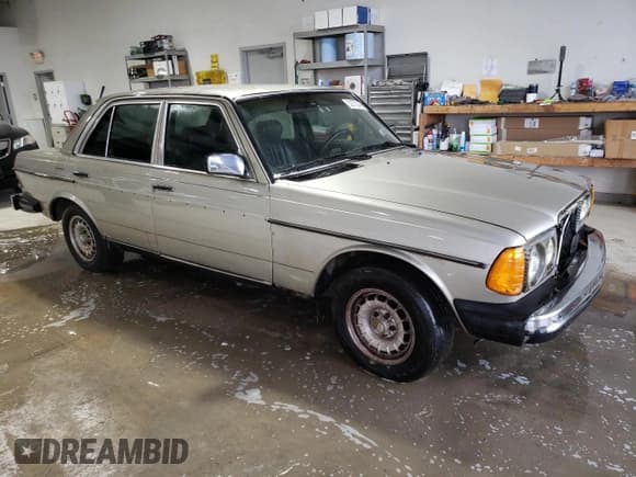 ✅ 1985 Mercedes-Benz 300 • VIN: WDBAB33C2FA244806 • Lot: 52752485. Listed on Copart with Not provided. Free auction sales archive from the USA and detailed vehicle history report at DreamBid. Image 4.