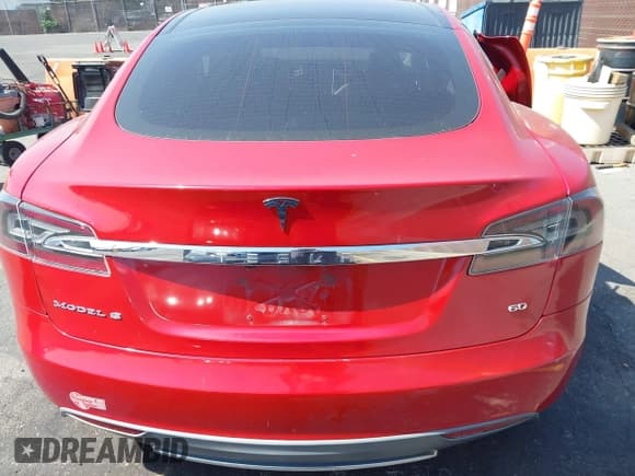 ✅ 2013 Tesla Model S • VIN: 5YJSA1CG1DFP21908 • Lot: 43236894. Listed on IAAI with 170,121 mi. Free auction sales archive from the USA and detailed vehicle history report at DreamBid. Image 16.
