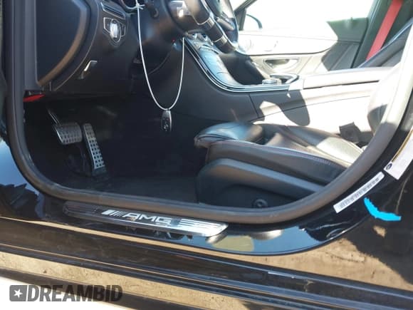 ✅ 2019 Mercedes-Benz C 43 AMG • VIN: 55SWF6EB1KU285008 • Lot: 41743022. Wystawiony na IAAI z przebiegiem 83 640 mil. Bezpłatny archiwum sprzedaży aukcyjnych z USA i szczegółowy raport historii pojazdu na DreamBid. Zdjęcie 6.