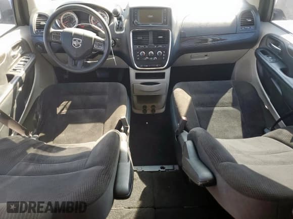 ✅ 2018 Dodge Grand Caravan SE • VIN: 2C4RDGBG6JR308439 • Lot: 80713085. Wystawiony na Copart z przebiegiem 81 793 mil. Bezpłatny archiwum sprzedaży aukcyjnych z USA i szczegółowy raport historii pojazdu na DreamBid. Zdjęcie 8.