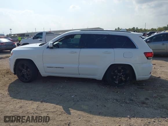 ✅ 2015 Jeep Grand Cherokee Laredo • VIN: 1C4RJEAG5FC957244 • Lot: 43530457. Wystawiony na IAAI z przebiegiem 93 671 mil. Bezpłatny archiwum sprzedaży aukcyjnych z USA i szczegółowy raport historii pojazdu na DreamBid. Zdjęcie 15.