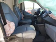 ✅ 2017 Ford Transit • VIN: 1FTYE1ZM7HKA29821 • Lot: 37636537. Wystawiony na IAAI z przebiegiem 76 804 mil. Bezpłatny archiwum sprzedaży aukcyjnych z USA i szczegółowy raport historii pojazdu na DreamBid. Zdjęcie 5.