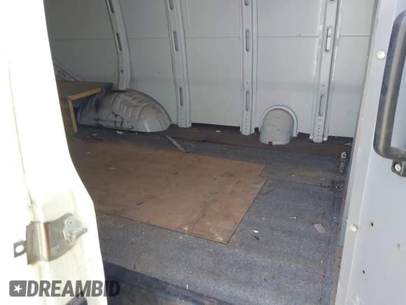 ✅ 2011 Chevrolet Express Cargo • VIN: 1GCWGFCA9B1176457 • Lot: 42871323. Listed on IAAI with 296,406 mi. Free auction sales archive from the USA and detailed vehicle history report at DreamBid. Image 8.