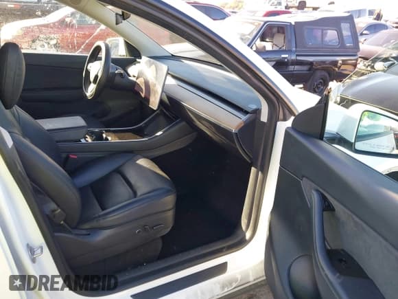 ✅ 2021 Tesla Model Y Long Range • VIN: 5YJYGDEE9MF094414 • Lot: 43499821. Wystawiony na IAAI z przebiegiem 115 801 mil. Bezpłatny archiwum sprzedaży aukcyjnych z USA i szczegółowy raport historii pojazdu na DreamBid. Zdjęcie 5.