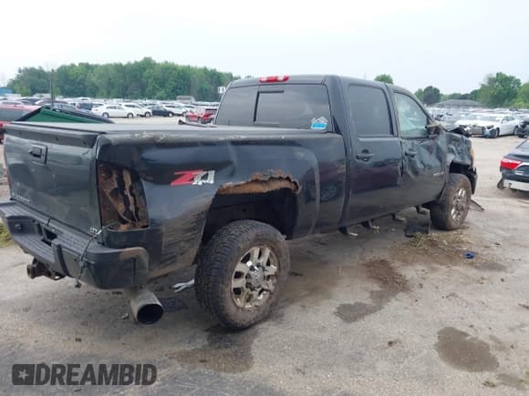 ✅ 2011 Chevrolet Silverado 2500HD LTZ • VIN: 1GC1KYC87BF131585 • Lot: 42502778. Listed on IAAI with 234,150 mi. Free auction sales archive from the USA and detailed vehicle history report at DreamBid. Image 4.