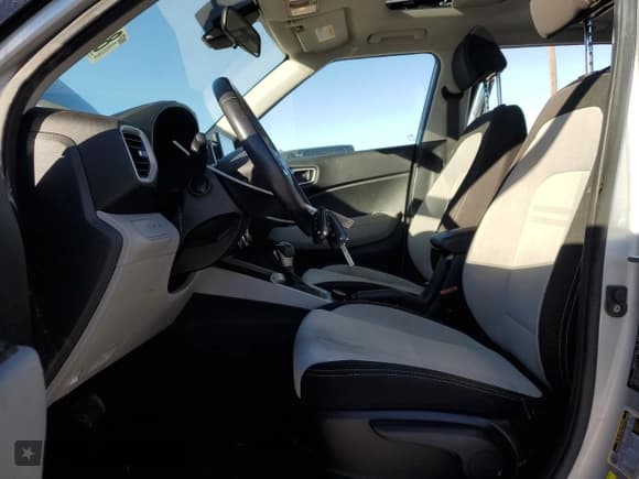 ✅ 2022 Hyundai Venue Limited • VIN: KMHRC8A38NU187084 • Lot: 80622684. Listed on Copart with 57,600 mi. Free auction sales archive from the USA and detailed vehicle history report at DreamBid. Image 7.