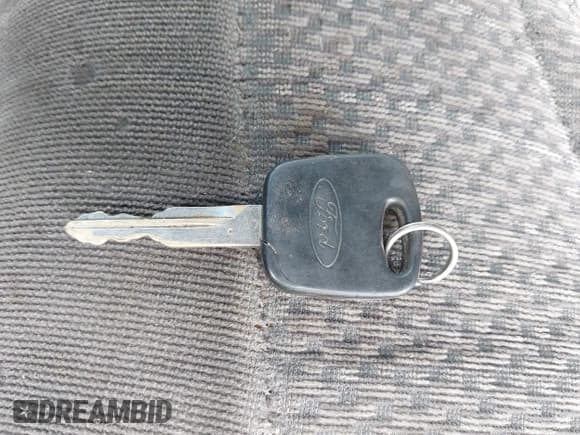 ✅ 2000 Ford F-150 XL • VIN: 2FTPX18L3YCA63600 • Лот: 42317241. Опубликован ранее на IAAI с пробегом Не указан. Бесплатный доступ к архиву аукционных продаж из США и подробный отчёт об истории автомобиля на DreamBid. Изображение 11.