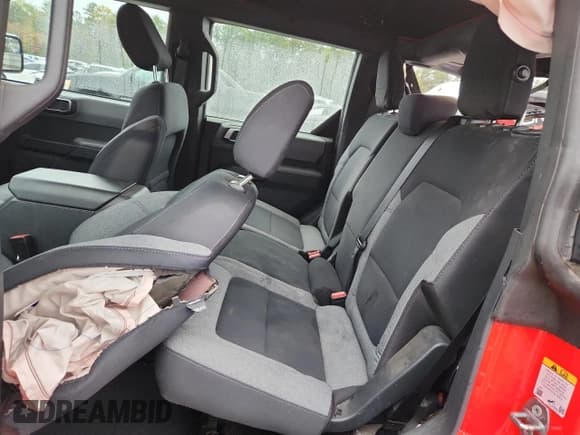 ✅ 2022 Ford Bronco • VIN: 1FMDE5BHXNLB41162 • Lot: 90105895. Wystawiony na Copart z przebiegiem 66 226 mil. Bezpłatny archiwum sprzedaży aukcyjnych z USA i szczegółowy raport historii pojazdu na DreamBid. Zdjęcie 10.