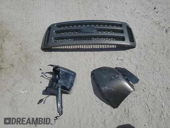 ✅ 2005 Ford Excursion Limited • VIN: 1FMNU42P05EA12859 • Lot: 54602575. Wystawiony na Copart z przebiegiem 271 427 mil. Bezpłatny archiwum sprzedaży aukcyjnych z USA i szczegółowy raport historii pojazdu na DreamBid. Zdjęcie 13.