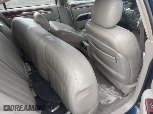✅ 2003 Lincoln Town Car Signature • VIN: 1LNHM82W03Y636961 • Lot: 43324475. Listed on IAAI with Not provided. Free auction sales archive from the USA and detailed vehicle history report at DreamBid. Image 8.