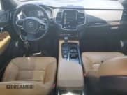 ✅ 2017 Volvo XC90 Momentum • VIN: YV4A22PK5H1186896 • Lot: 65469155. Wystawiony na Copart z przebiegiem 208 634 mil. Bezpłatny archiwum sprzedaży aukcyjnych z USA i szczegółowy raport historii pojazdu na DreamBid. Zdjęcie 8.