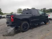 ✅ 2022 Chevrolet Silverado 1500 Custom Trail Boss • VIN: 3GCPDCED3NG519904 • Lot: 80946375. Wystawiony na Copart z przebiegiem 57 769 mil. Bezpłatny archiwum sprzedaży aukcyjnych z USA i szczegółowy raport historii pojazdu na DreamBid. Zdjęcie 3.