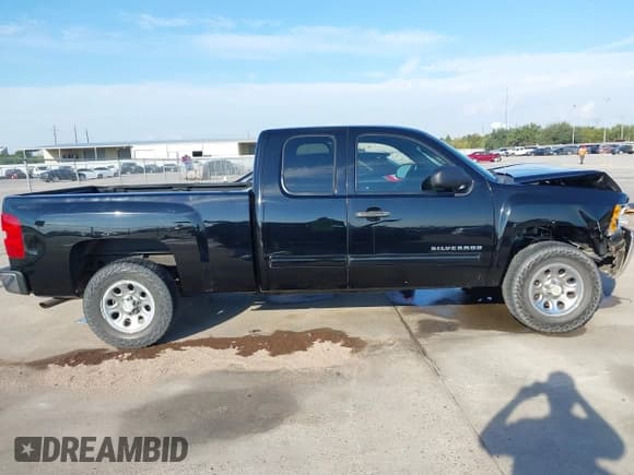 ✅ 2012 Chevrolet Silverado 1500 LS • VIN: 1GCRCREA7CZ302048 • Lot: 43437230. Wystawiony na IAAI z przebiegiem 206 561 mil. Bezpłatny archiwum sprzedaży aukcyjnych z USA i szczegółowy raport historii pojazdu na DreamBid. Zdjęcie 13.