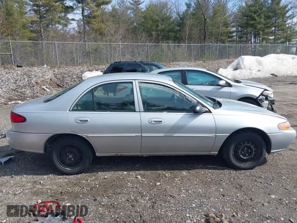 ✅ 2002 Ford Escort Fleet Standard • VIN: 3FAFP13P12R209941 • Lot: 41790208. Wystawiony na IAAI z przebiegiem 112 422 mil. Bezpłatny archiwum sprzedaży aukcyjnych z USA i szczegółowy raport historii pojazdu na DreamBid. Zdjęcie 13.