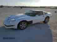 1993 Chevrolet Corvette z VIN 1G1YY23P8P5112521, wystawiony jako Copart lot #85591474 z przebiegiem 176 246 mil mil oraz Szkoda całkowita • Salvage title. Historia ofert i sprzedaży dostępna na DreamBid. Obrazek 1.