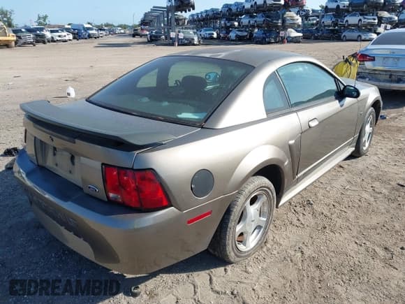 ✅ 2001 Ford Mustang Standard • VIN: 1FAFP40461F264327 • Лот: 42002990. Опубликован ранее на IAAI с пробегом 316 107 миль. Бесплатный доступ к архиву аукционных продаж из США и подробный отчёт об истории автомобиля на DreamBid. Изображение 4.