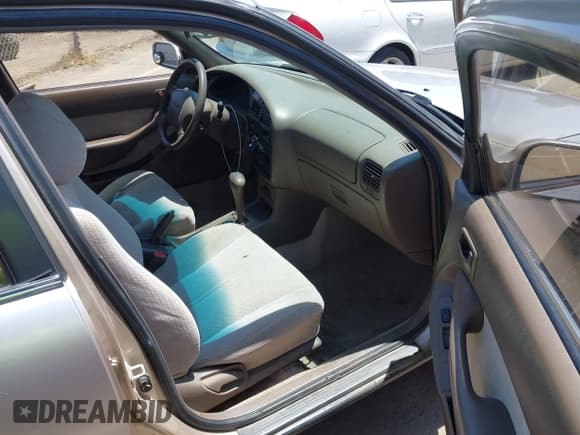 ✅ 1995 Toyota Camry LE • VIN: JT2SK12E0S0330606 • Lot: 42619849. Wystawiony na IAAI z przebiegiem 188 034 mil. Bezpłatny archiwum sprzedaży aukcyjnych z USA i szczegółowy raport historii pojazdu na DreamBid. Zdjęcie 5.