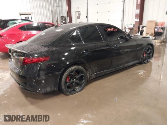 ✅ 2018 Alfa Romeo Giulia Ti Sport • VIN: ZARFAEEN8J7597597 • Лот: 41463527. Опубликован ранее на IAAI с пробегом 47 051 миль. Бесплатный доступ к архиву аукционных продаж из США и подробный отчёт об истории автомобиля на DreamBid. Изображение 4.