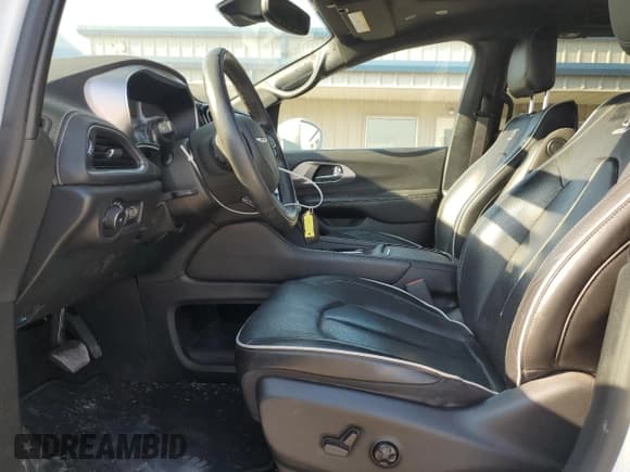 ✅ 2022 Chrysler Pacifica Limited • VIN: 2C4RC1GG6NR126352 • Лот: 81331595. Опубликован ранее на Copart с пробегом 79 341 миль. Бесплатный доступ к архиву аукционных продаж из США и подробный отчёт об истории автомобиля на DreamBid. Изображение 7.