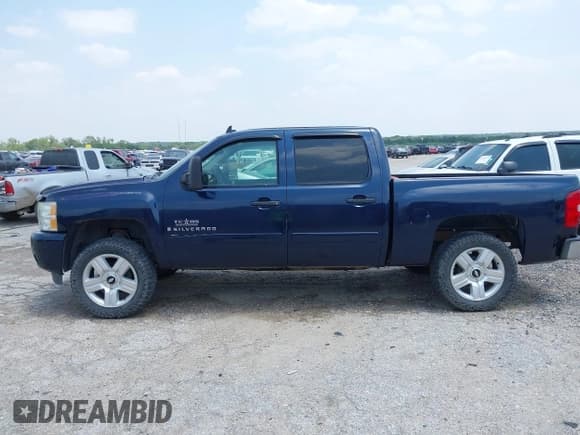 ✅ 2007 Chevrolet Silverado 1500 1LT • VIN: 2GCEC13J971511292 • Lot: 42181818. Wystawiony na IAAI z przebiegiem 239 647 mil. Bezpłatny archiwum sprzedaży aukcyjnych z USA i szczegółowy raport historii pojazdu na DreamBid. Zdjęcie 14.