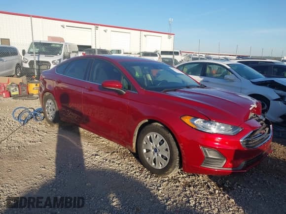 ✅ 2019 Ford Fusion S • VIN: 3FA6P0G75KR198737 • Лот: 43516263. Опубликован ранее на IAAI с пробегом 102 286 миль. Бесплатный доступ к архиву аукционных продаж из США и подробный отчёт об истории автомобиля на DreamBid. Изображение 1.