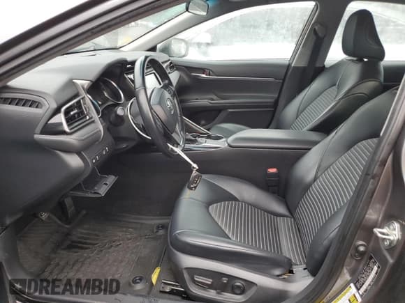 ✅ 2020 Toyota Camry SE • VIN: 4T1G11AK6LU328016 • Lot: 85437415. Wystawiony na Copart z przebiegiem 86 679 mil. Bezpłatny archiwum sprzedaży aukcyjnych z USA i szczegółowy raport historii pojazdu na DreamBid. Zdjęcie 7.