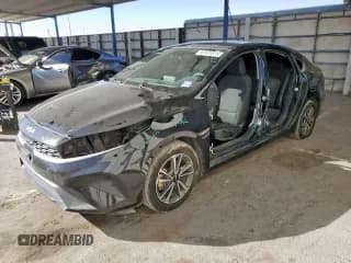 ✅ 2023 Kia Forte LXS • VIN: 3KPF24AD5PE633107 • Лот: 92131075. Опубликован ранее на Copart с пробегом 57 040 миль. Бесплатный доступ к архиву аукционных продаж из США и подробный отчёт об истории автомобиля на DreamBid. Изображение 1.