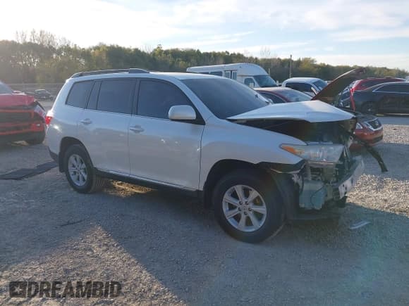 ✅ 2013 Toyota Highlander Plus • VIN: 5TDBK3EH5DS225827 • Lot: 43533454. Listed on IAAI with 113,826 mi. Free auction sales archive from the USA and detailed vehicle history report at DreamBid. Image 1.