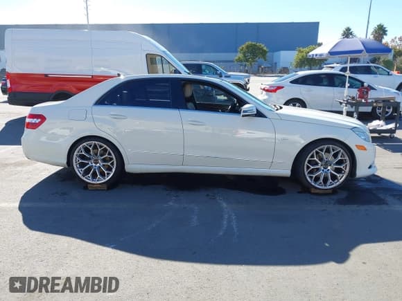 ✅ 2012 Mercedes-Benz E 350 Luxury • VIN: WDDHF5KB5CA534631 • Lot: 43606761. Wystawiony na IAAI z przebiegiem 147 114 mil. Bezpłatny archiwum sprzedaży aukcyjnych z USA i szczegółowy raport historii pojazdu na DreamBid. Zdjęcie 12.