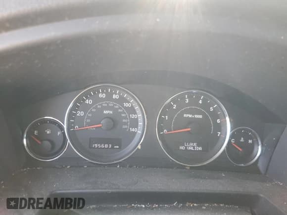 ✅ 2008 Jeep Commander Sport • VIN: 1J8HG48N58C185896 • Lot: 61500035. Wystawiony na Copart z przebiegiem 195 683 mil. Bezpłatny archiwum sprzedaży aukcyjnych z USA i szczegółowy raport historii pojazdu na DreamBid. Zdjęcie 9.