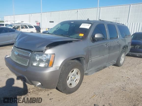 ✅ 2008 Chevrolet Suburban 1LT • VIN: 3GNFC16J38G225387 • Lot: 43425950. Wystawiony na IAAI z przebiegiem 225 891 mil. Bezpłatny archiwum sprzedaży aukcyjnych z USA i szczegółowy raport historii pojazdu na DreamBid. Zdjęcie 2.