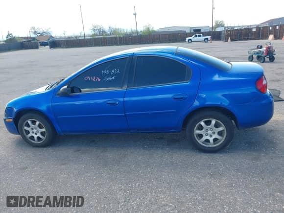 2005 Dodge Neon SXT z VIN 1B3ES56CX5D170852, wystawiony jako IAAI lot #42049876 z przebiegiem 103 673 mil mil oraz . Historia ofert i sprzedaży dostępna na DreamBid. Obrazek 13.