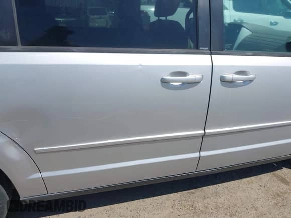 2010 Dodge Grand Caravan SE z VIN 2D4RN4DE2AR159523, wystawiony jako IAAI lot #43260507 z przebiegiem 144 851 mil mil oraz . Historia ofert i sprzedaży dostępna na DreamBid. Obrazek 20.