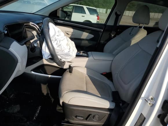 ✅ 2023 Hyundai Tucson Limited • VIN: 5NMJE3AE6PH207973 • Lot: 57761214. Wystawiony na Copart z przebiegiem 11 468 mil. Bezpłatny archiwum sprzedaży aukcyjnych z USA i szczegółowy raport historii pojazdu na DreamBid. Zdjęcie 7.