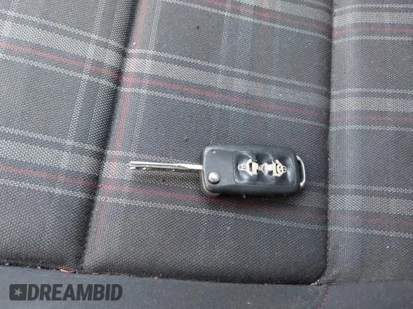 ✅ 2014 Volkswagen Golf GTI Wolfsburg Edition • VIN: WVWGD7AJ1EW004534 • Lot: 43669500. Wystawiony na IAAI z przebiegiem 152 747 mil. Bezpłatny archiwum sprzedaży aukcyjnych z USA i szczegółowy raport historii pojazdu na DreamBid. Zdjęcie 11.