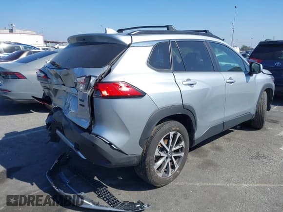 ✅ 2022 Toyota Corolla Cross XLE • VIN: 7MUDAABG9NV033863 • Лот: 41647419. Опубликован ранее на IAAI с пробегом 34 266 миль. Бесплатный доступ к архиву аукционных продаж из США и подробный отчёт об истории автомобиля на DreamBid. Изображение 4.