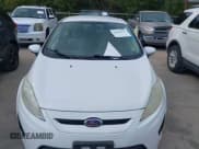 ✅ 2013 Ford Fiesta SE • VIN: 3FADP4EJ8DM225202 • Lot: 43399793. Wystawiony na IAAI z przebiegiem 179 686 mil. Bezpłatny archiwum sprzedaży aukcyjnych z USA i szczegółowy raport historii pojazdu na DreamBid. Zdjęcie 6.