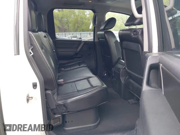 ✅ 2014 Nissan Titan Pro-4X • VIN: 1N6BA0ECXEN501915 • Lot: 42097967. Wystawiony na IAAI z przebiegiem 120 851 mil. Bezpłatny archiwum sprzedaży aukcyjnych z USA i szczegółowy raport historii pojazdu na DreamBid. Zdjęcie 8.